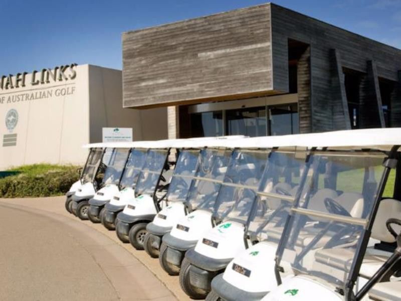 Peppers Moonah Links Resort 4*